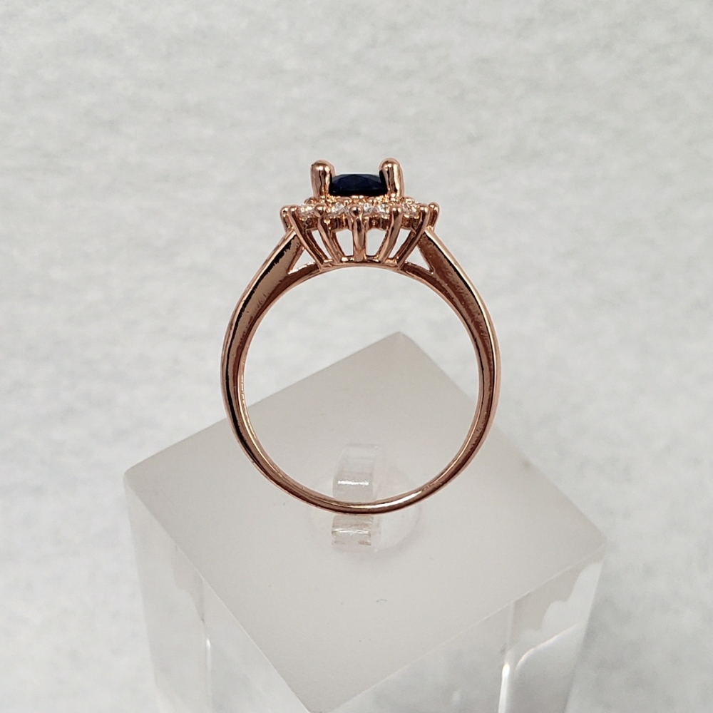 18k Rose Gold Emerald Ring - Picture 4 of 8